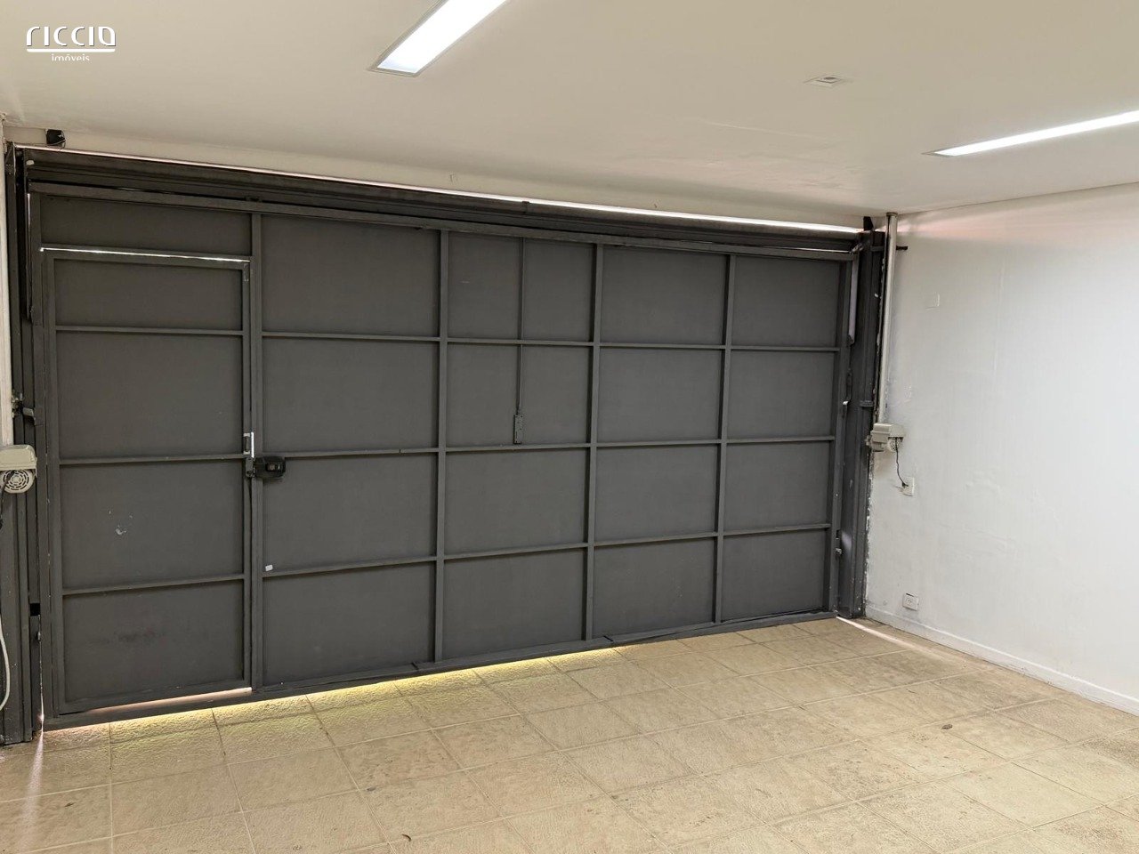 Ponto Comercial à venda no Vila Adyana — imagem 26 de 33