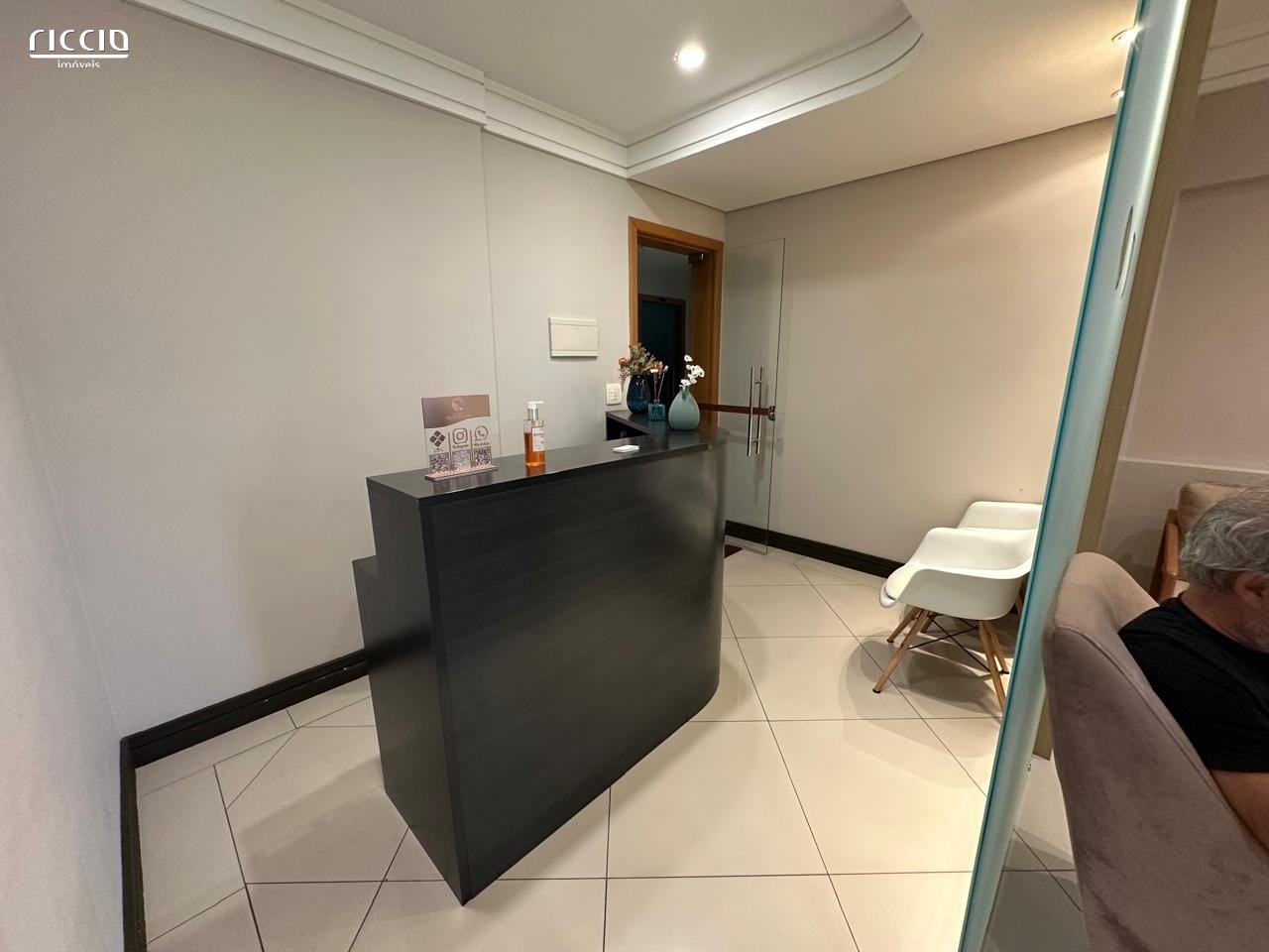 Ótima sala comercial no Edifício Le Classique, no Centro do Jd Aquarius - sala 52 m², totalmente decoradas,